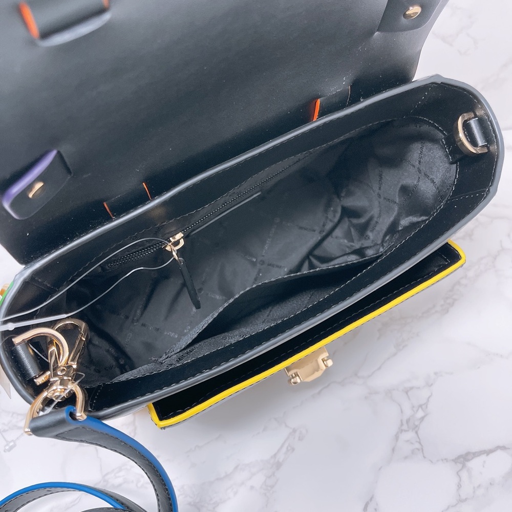 Michael Kors Manhattan Medium Satchel - Picture 9 of 9